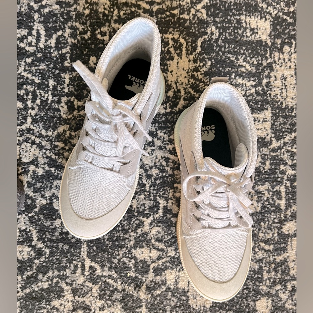 Sorel mid sneakers EUC